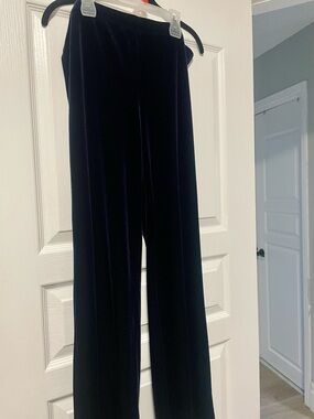 Black Velvet Wide-Leg Pants — Classic High-Rise Style